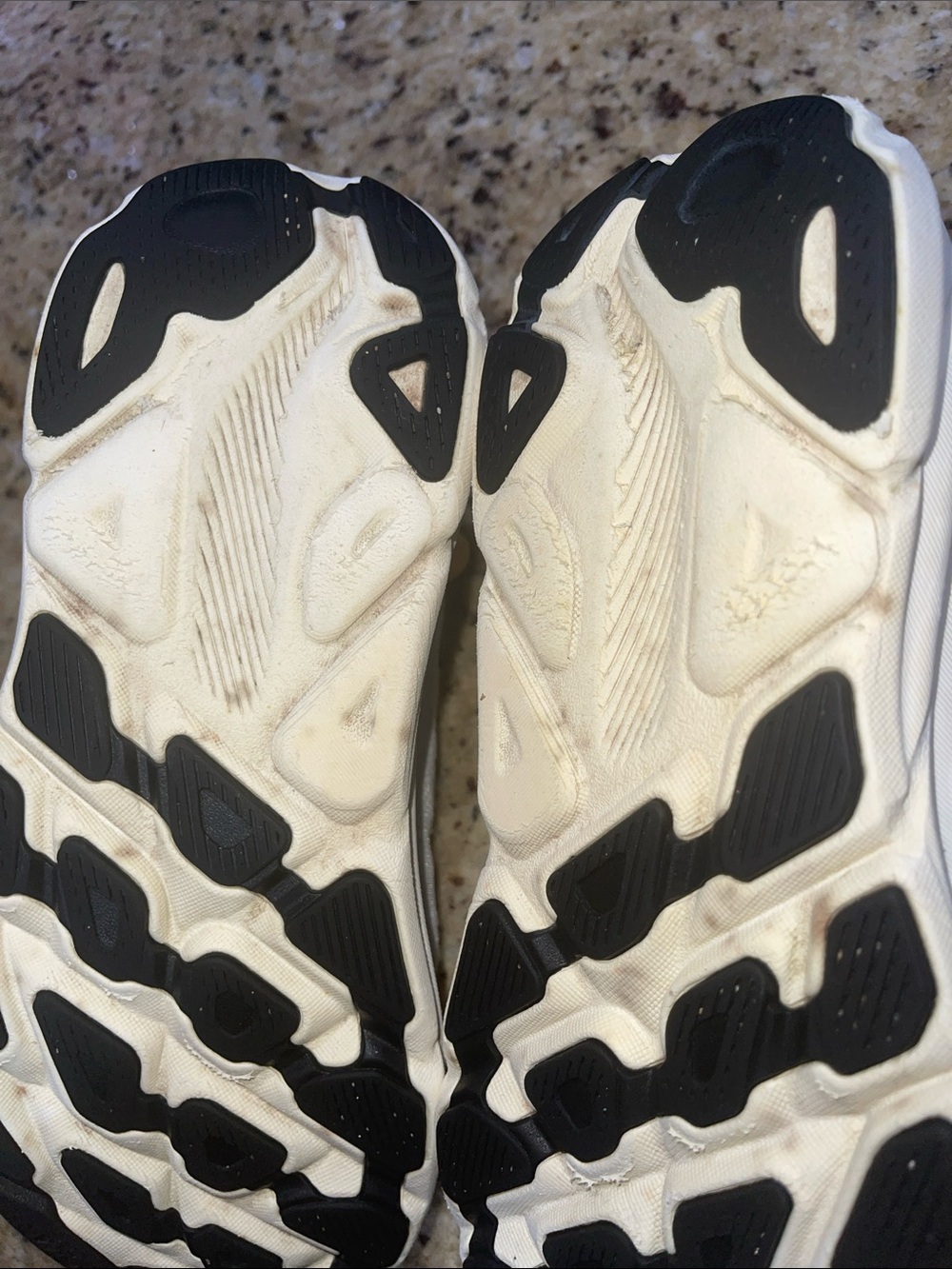 Hoka One One Clifton 9 - Picture 9 of 14